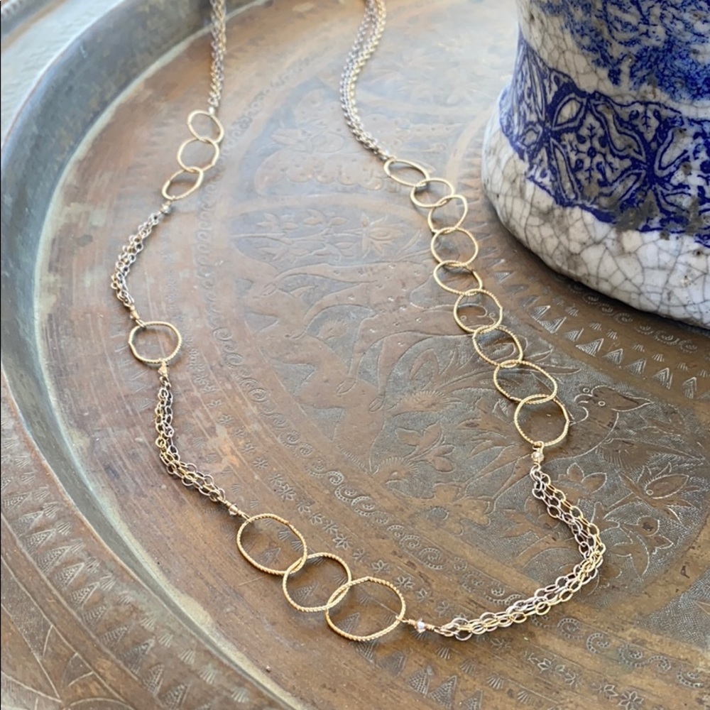Beautiful dainty layering necklace.